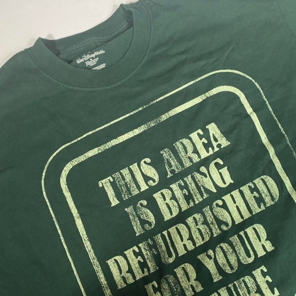 Vintage Disney World "This Area Is Being Refurbished" Graphic T-Shirt Large